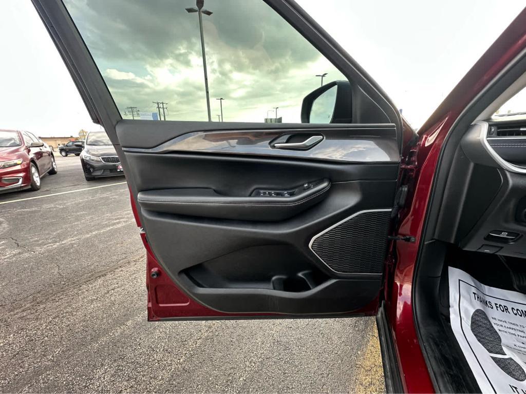 used 2022 Jeep Grand Cherokee car, priced at $32,690