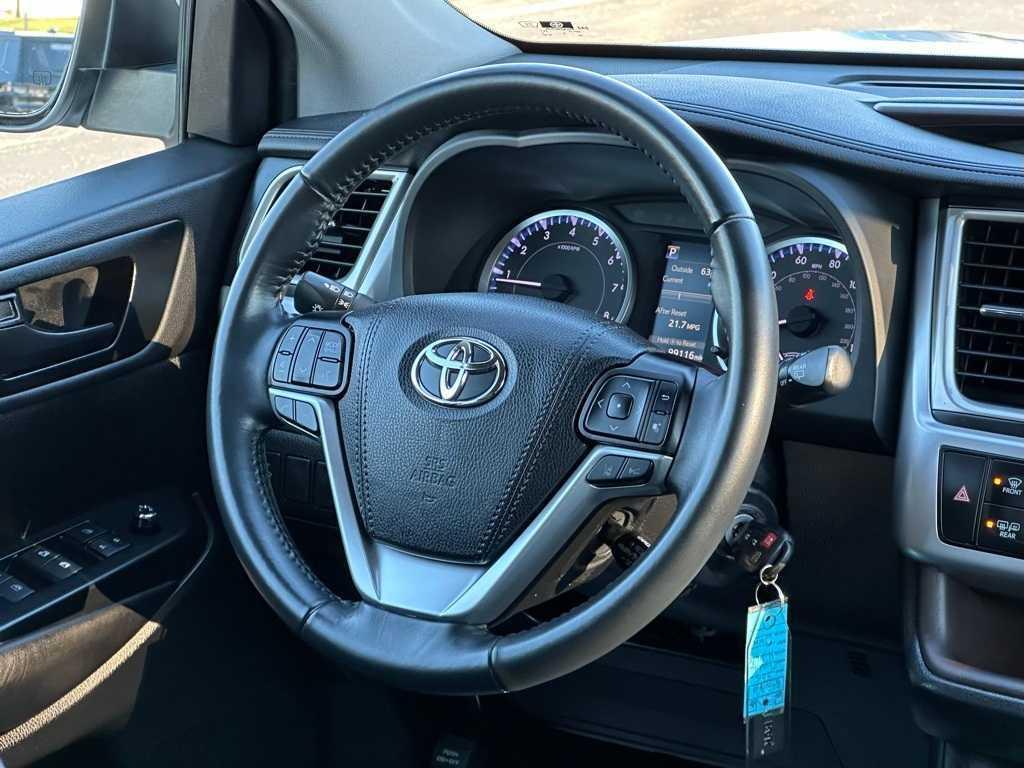 used 2019 Toyota Highlander car, priced at $25,926