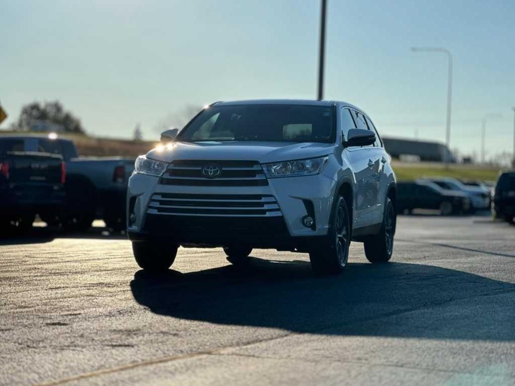 used 2019 Toyota Highlander car, priced at $25,926