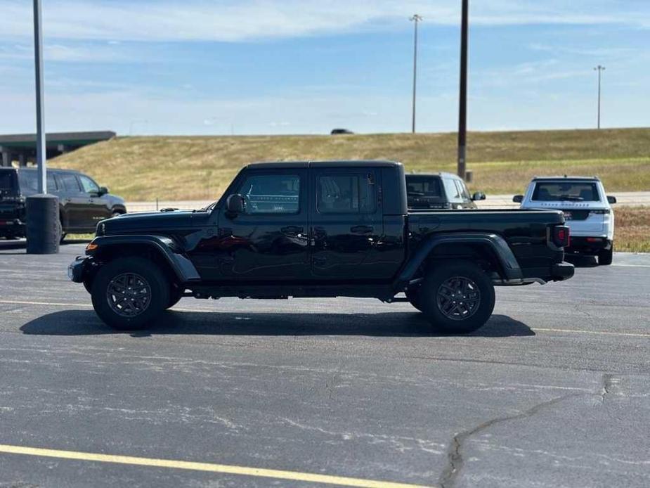 new 2024 Jeep Gladiator car, priced at $48,422