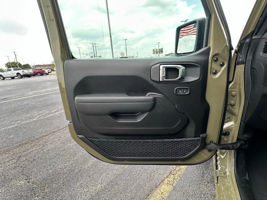 new 2025 Jeep Gladiator car, priced at $39,999