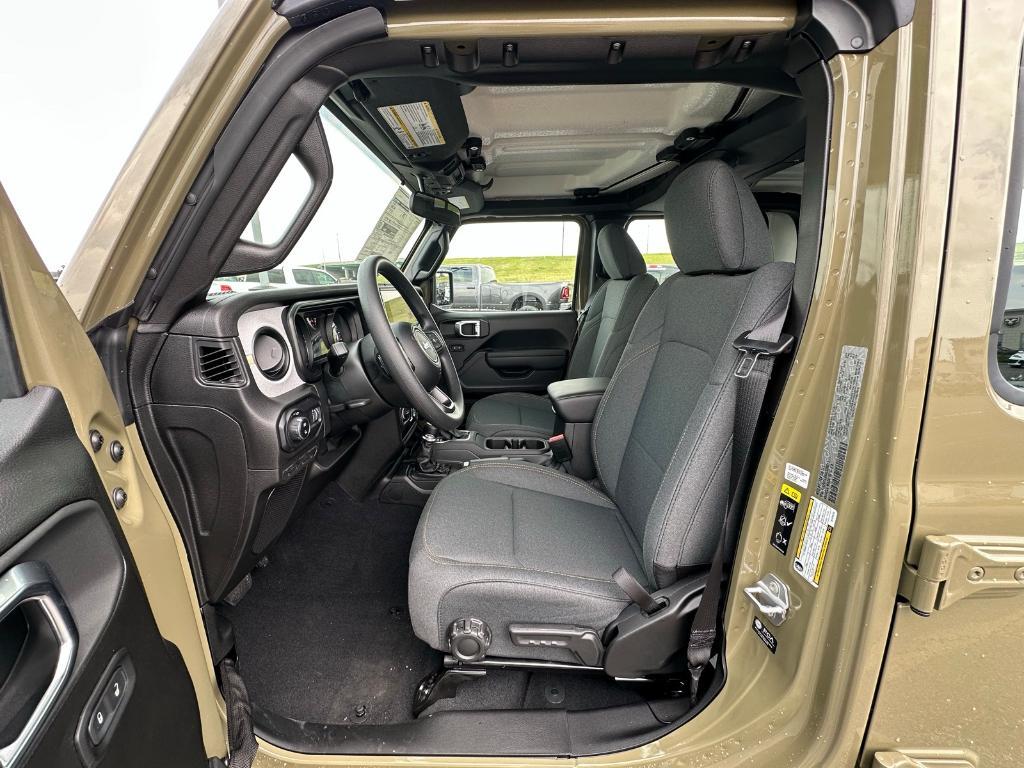 new 2025 Jeep Gladiator car, priced at $39,999