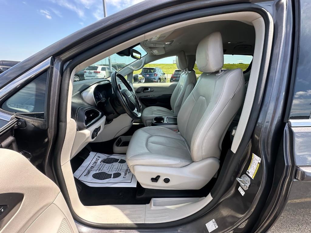 used 2021 Chrysler Pacifica Hybrid car, priced at $27,000