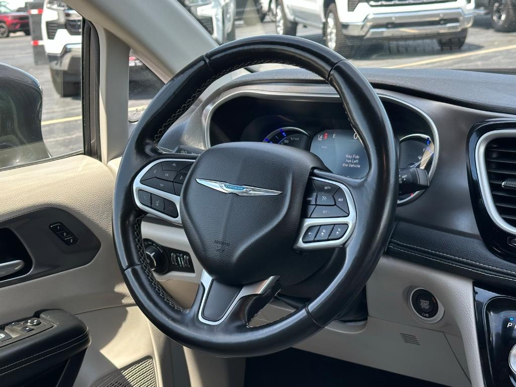 used 2021 Chrysler Pacifica Hybrid car, priced at $27,000