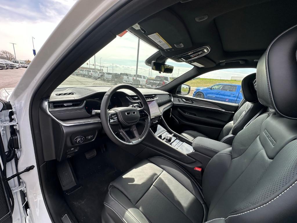 new 2025 Jeep Grand Cherokee car, priced at $60,102