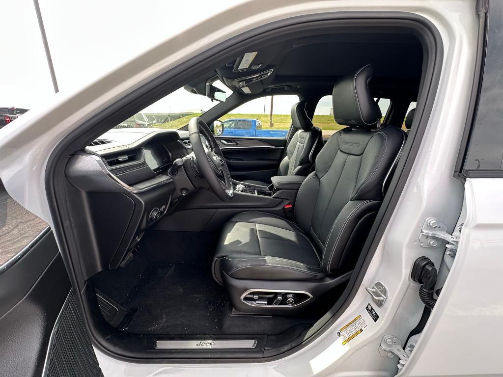 new 2025 Jeep Grand Cherokee car, priced at $60,102