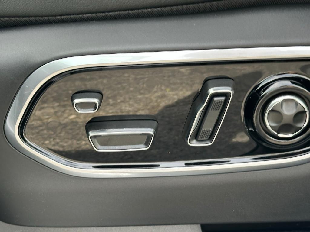 new 2025 Jeep Grand Cherokee car, priced at $60,102