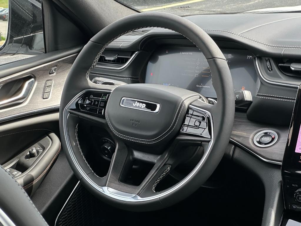 new 2025 Jeep Grand Cherokee car, priced at $60,102