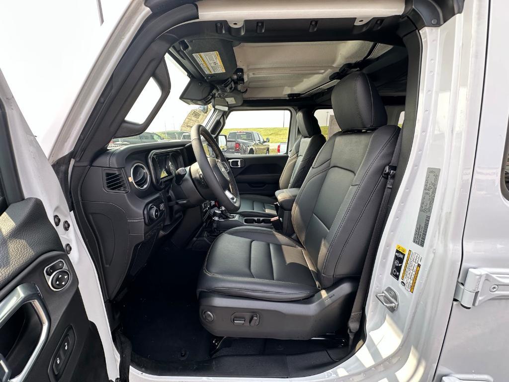 new 2025 Jeep Wrangler car, priced at $48,038