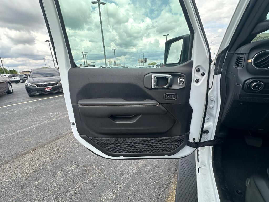 new 2025 Jeep Wrangler car, priced at $52,038