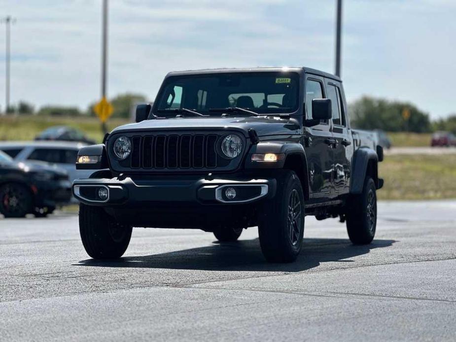 new 2024 Jeep Gladiator car, priced at $43,591