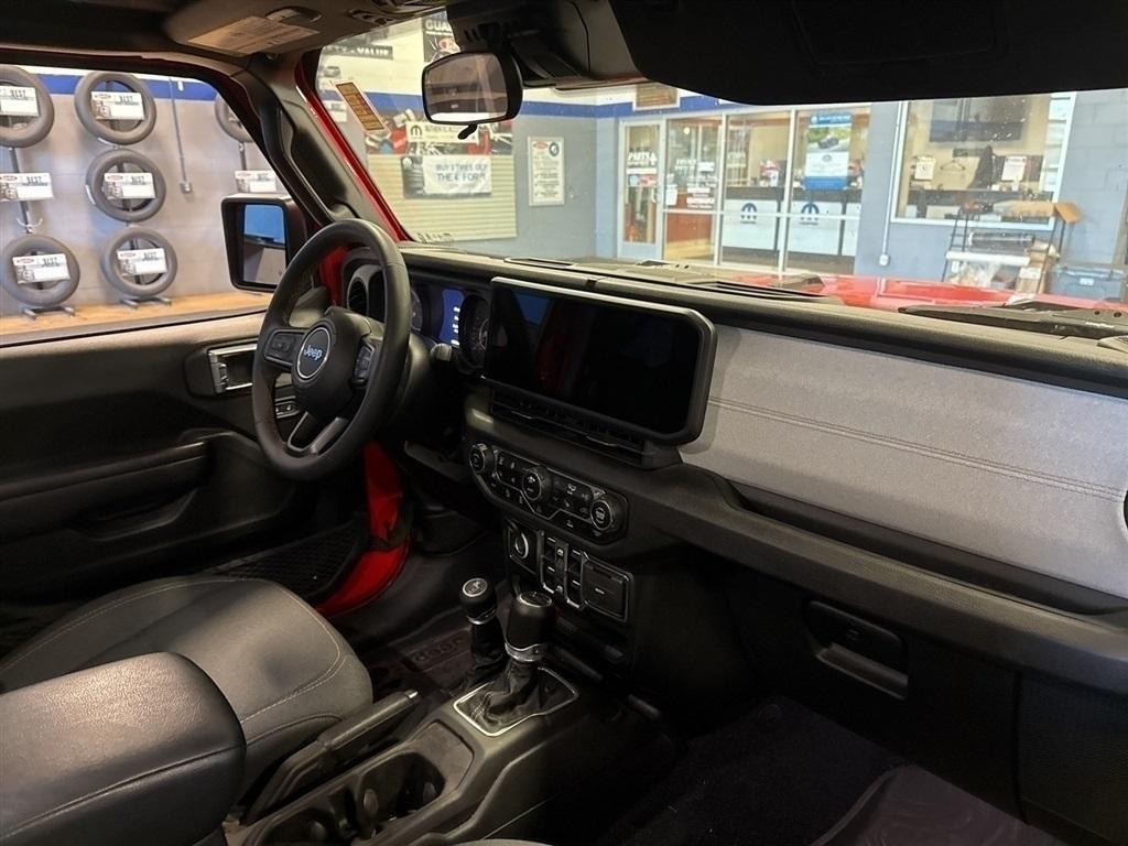 used 2024 Jeep Gladiator car, priced at $37,212