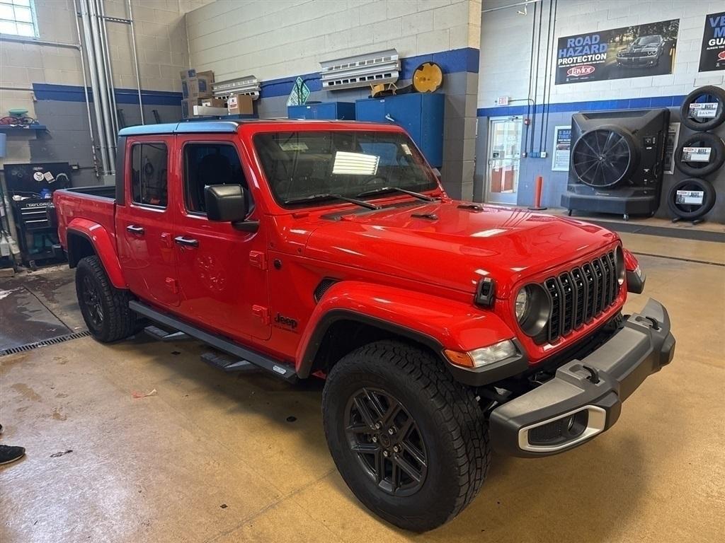 used 2024 Jeep Gladiator car, priced at $37,212