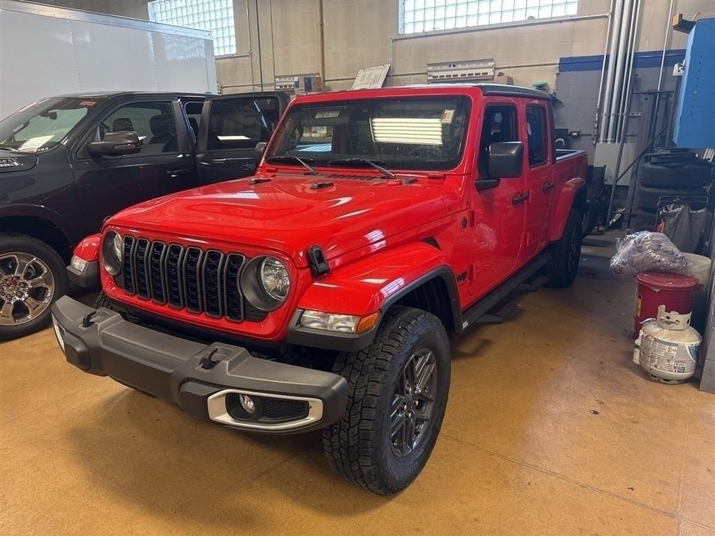 used 2024 Jeep Gladiator car, priced at $37,212