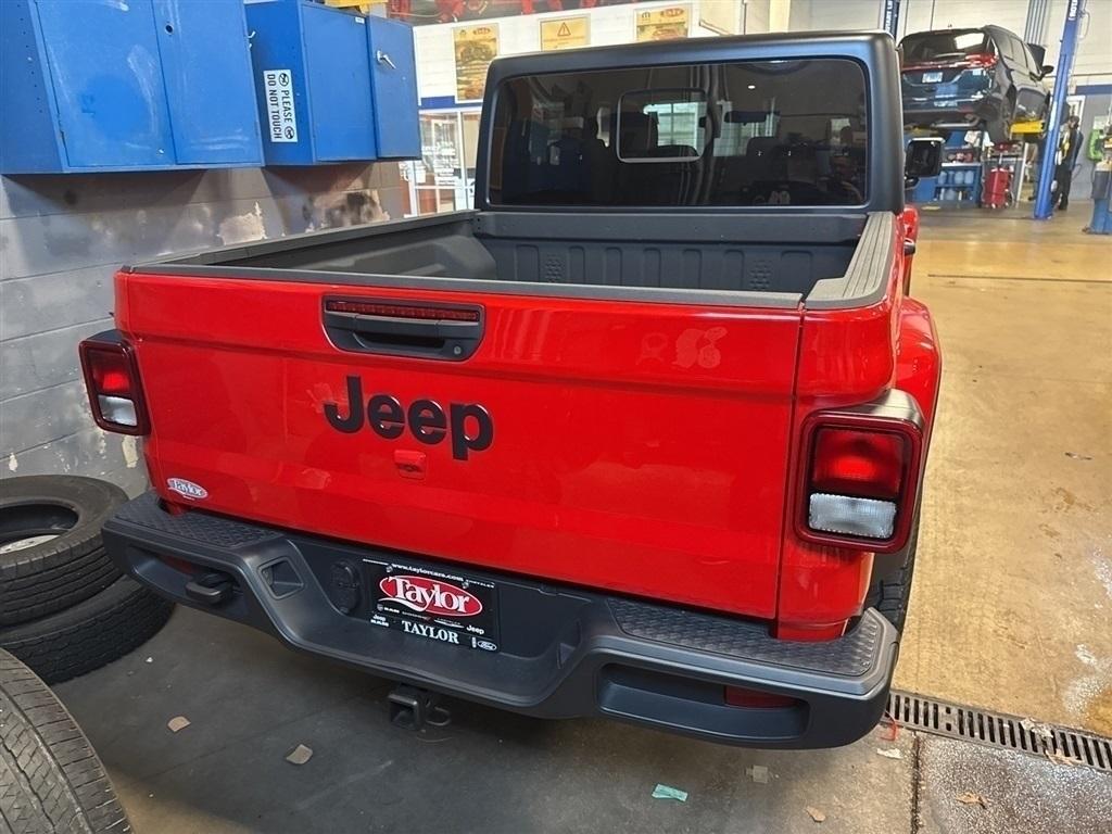 used 2024 Jeep Gladiator car, priced at $37,212