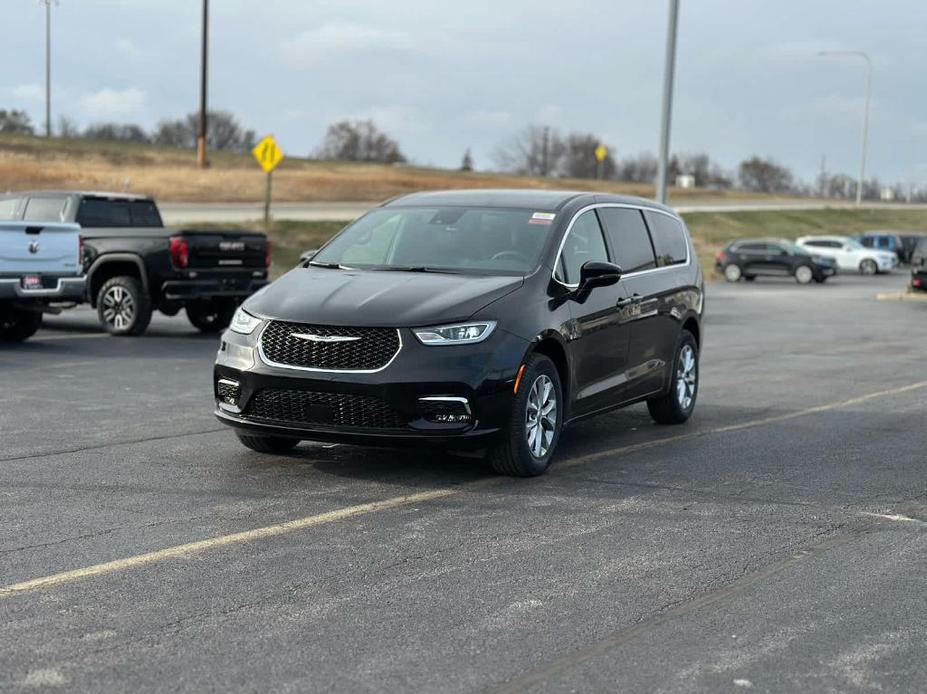 new 2025 Chrysler Pacifica car, priced at $46,777