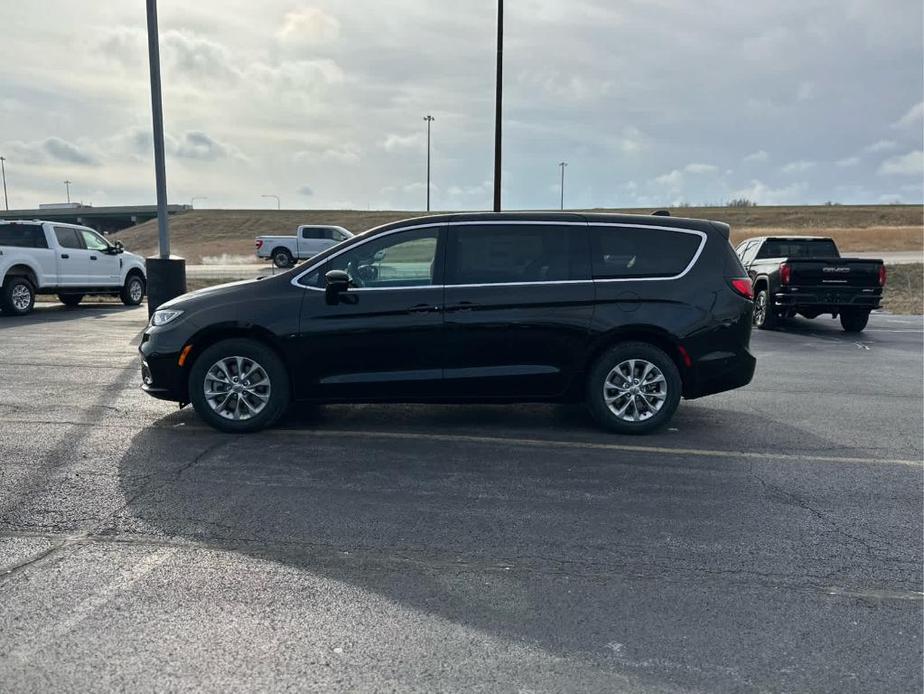 new 2025 Chrysler Pacifica car, priced at $46,777