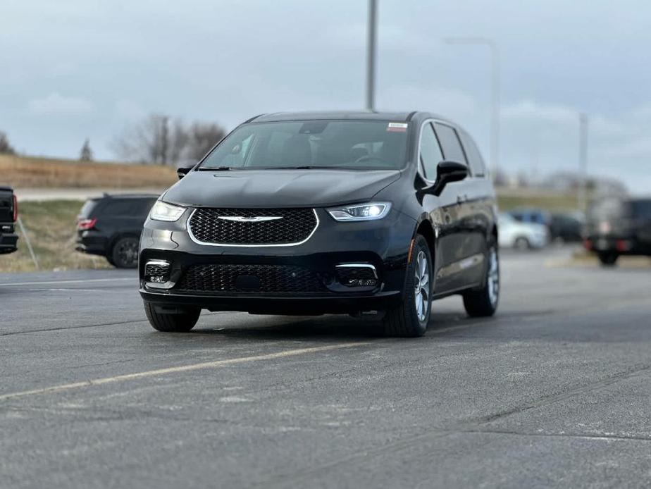 new 2025 Chrysler Pacifica car, priced at $46,777