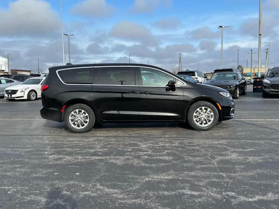 new 2025 Chrysler Pacifica car, priced at $46,777