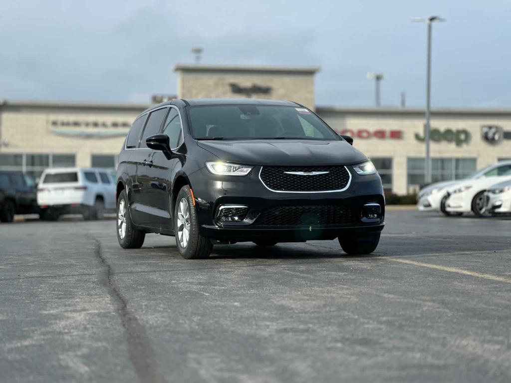 new 2025 Chrysler Pacifica car, priced at $46,777