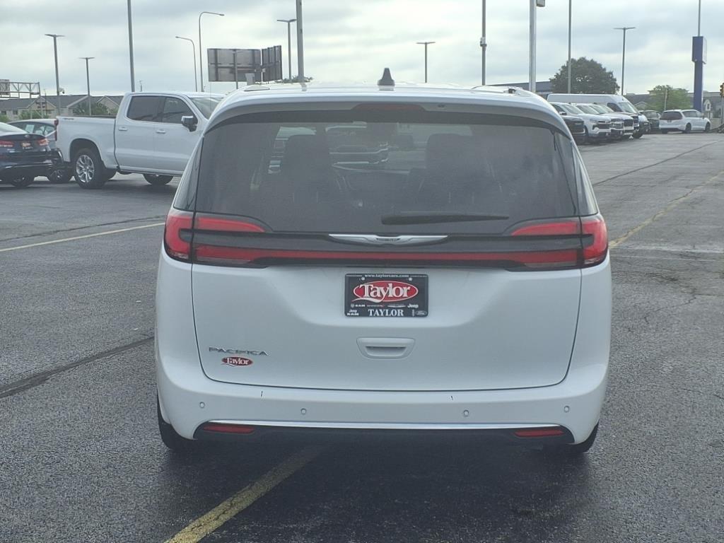 used 2023 Chrysler Pacifica car, priced at $23,886
