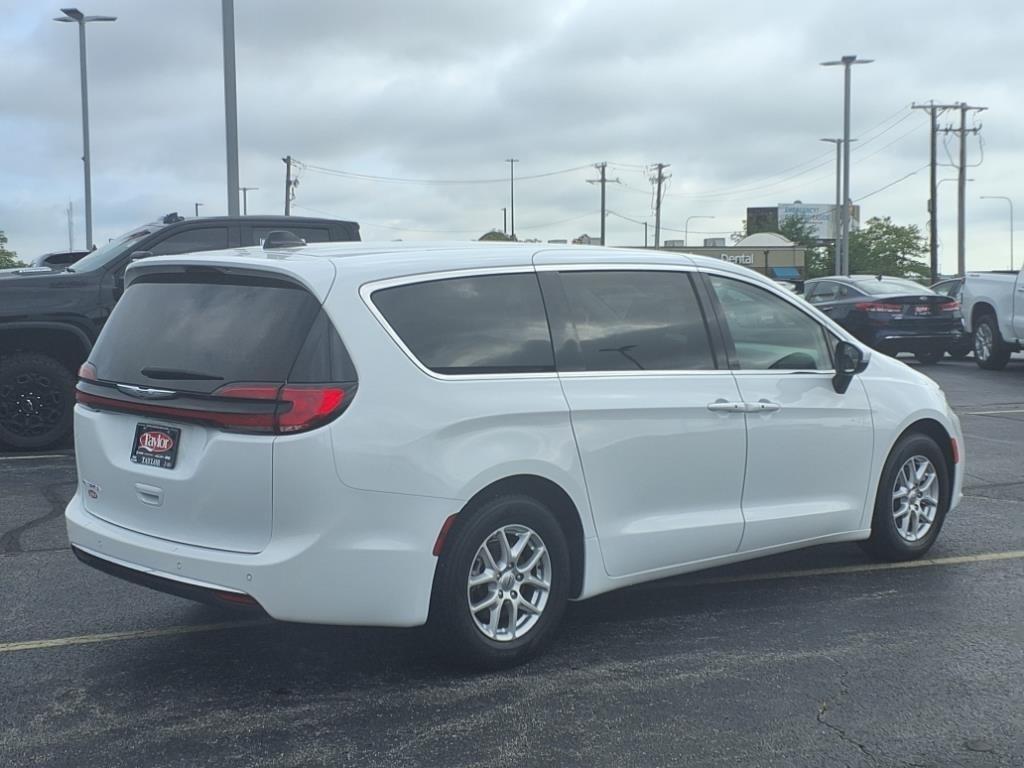 used 2023 Chrysler Pacifica car, priced at $23,886