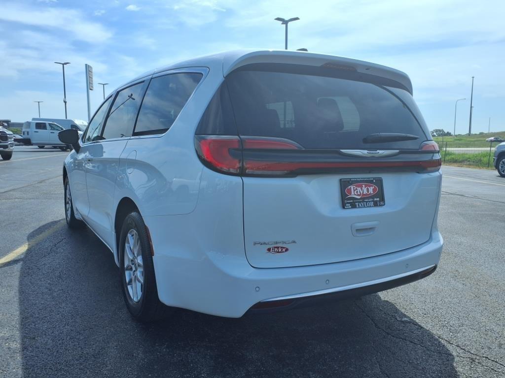 used 2024 Chrysler Pacifica car, priced at $33,417