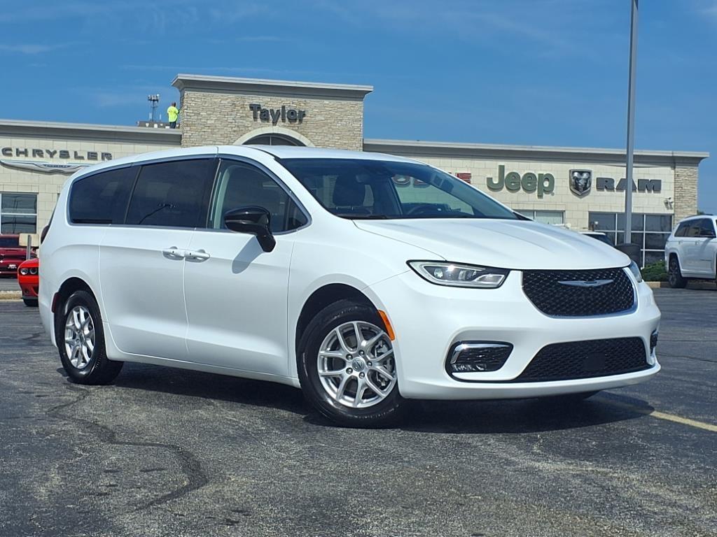 used 2024 Chrysler Pacifica car, priced at $33,417