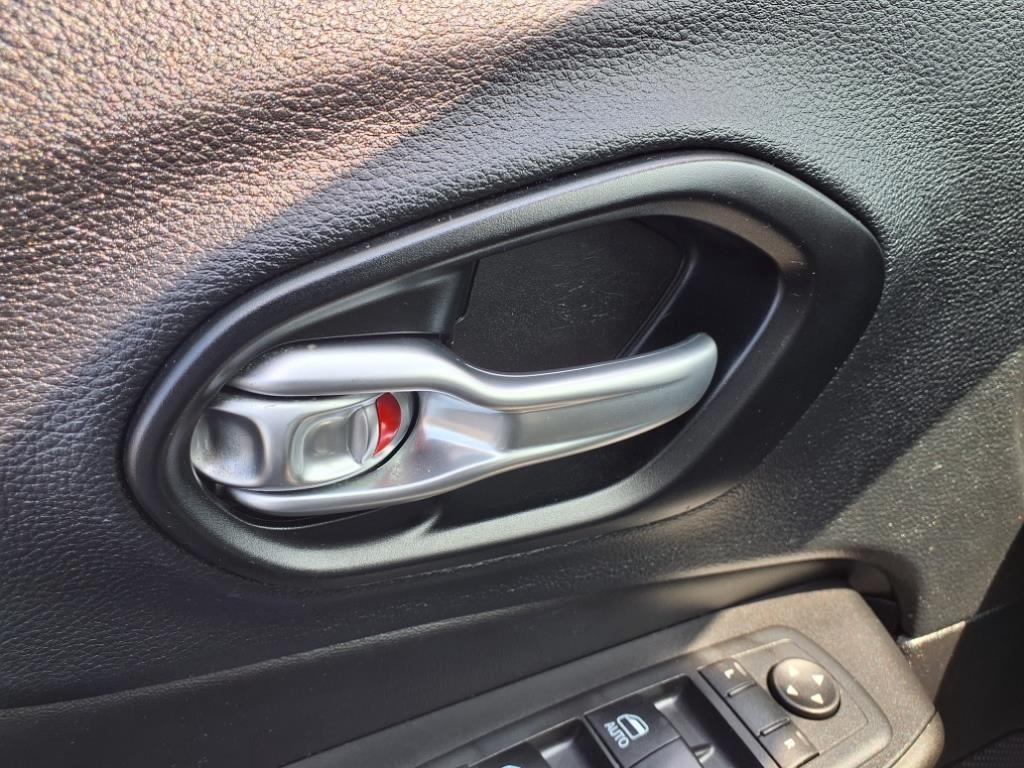 used 2021 Jeep Cherokee car, priced at $23,507