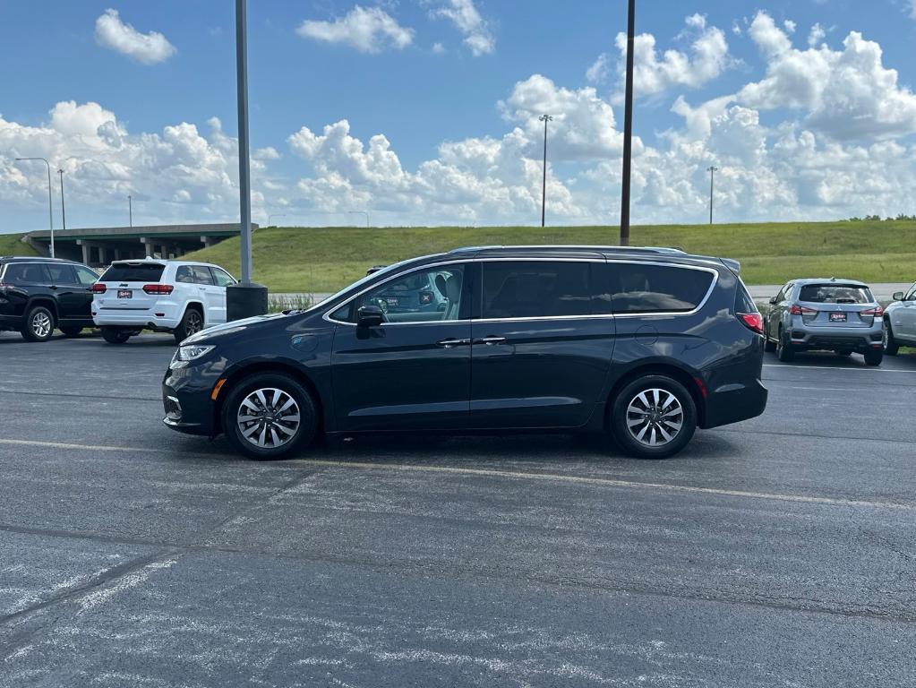 used 2021 Chrysler Pacifica Hybrid car, priced at $27,000
