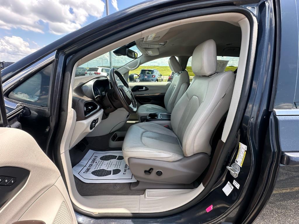 used 2021 Chrysler Pacifica Hybrid car, priced at $27,000