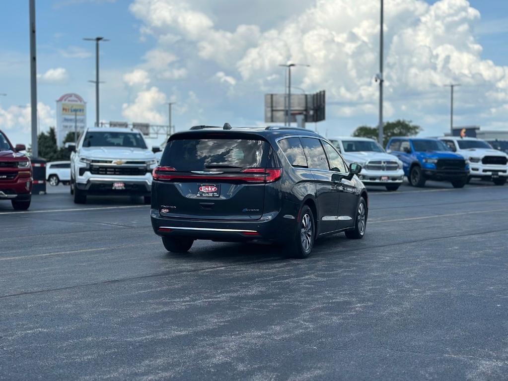 used 2021 Chrysler Pacifica Hybrid car, priced at $27,000