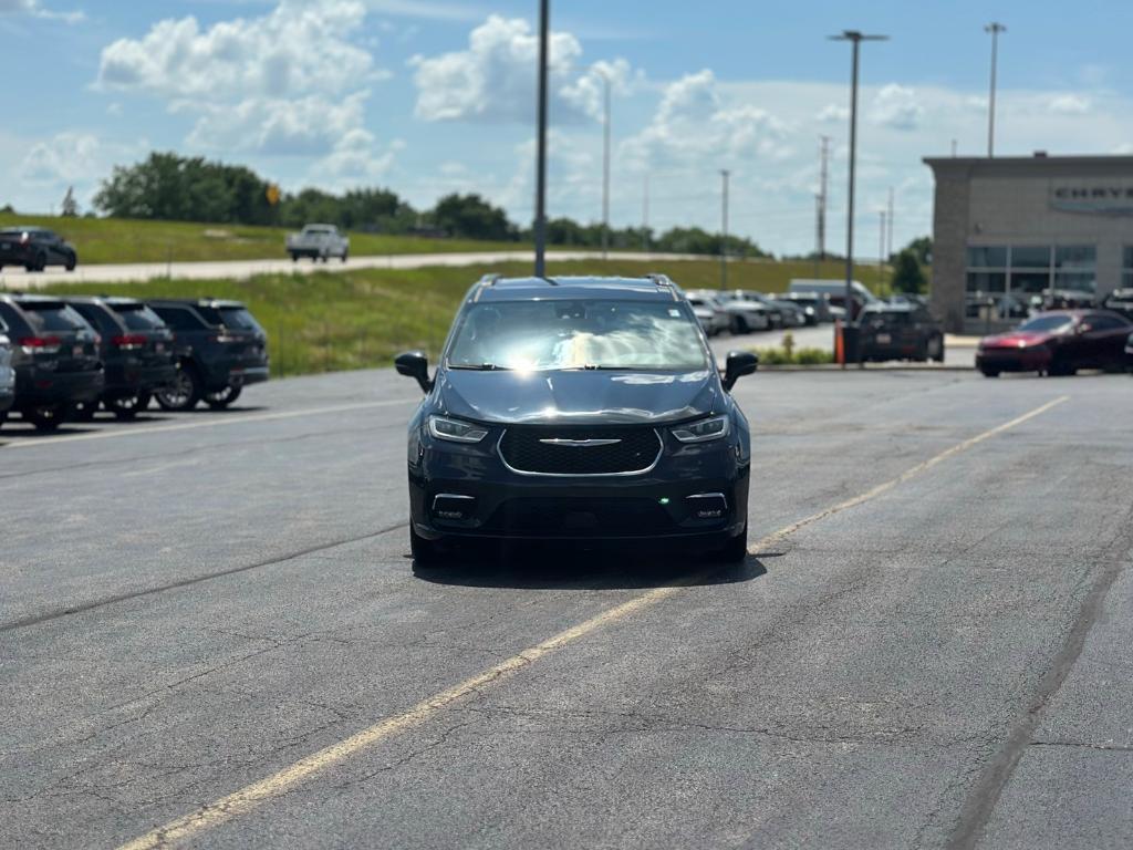 used 2021 Chrysler Pacifica Hybrid car, priced at $27,000