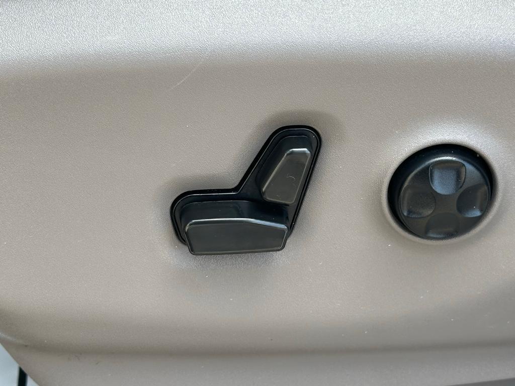 used 2021 Chrysler Pacifica Hybrid car, priced at $27,000