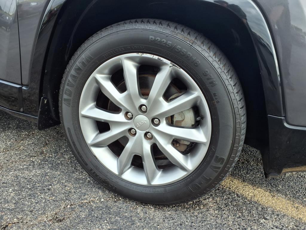 used 2018 Jeep Cherokee car, priced at $15,995