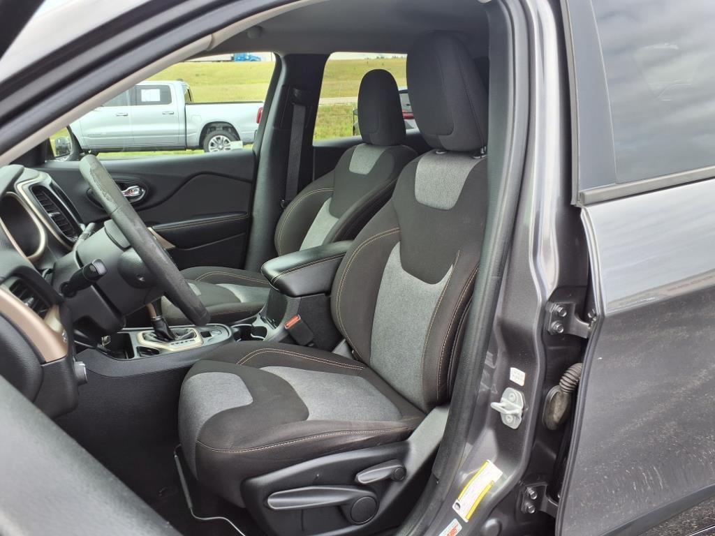 used 2018 Jeep Cherokee car, priced at $15,995