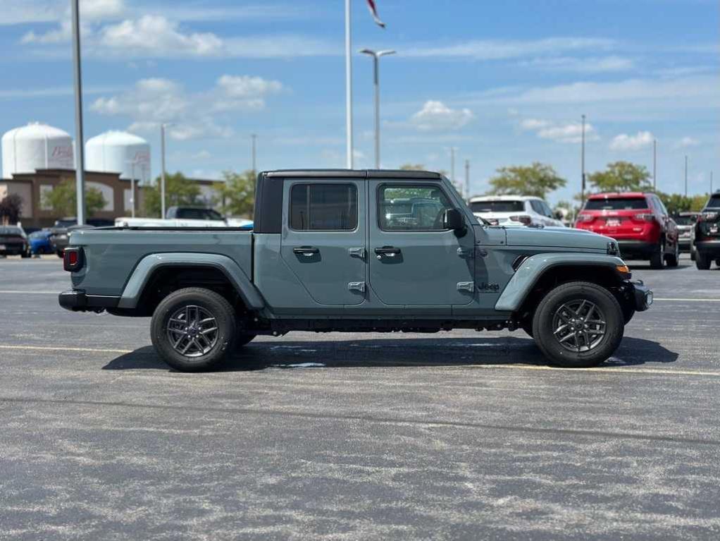 new 2024 Jeep Gladiator car, priced at $45,424