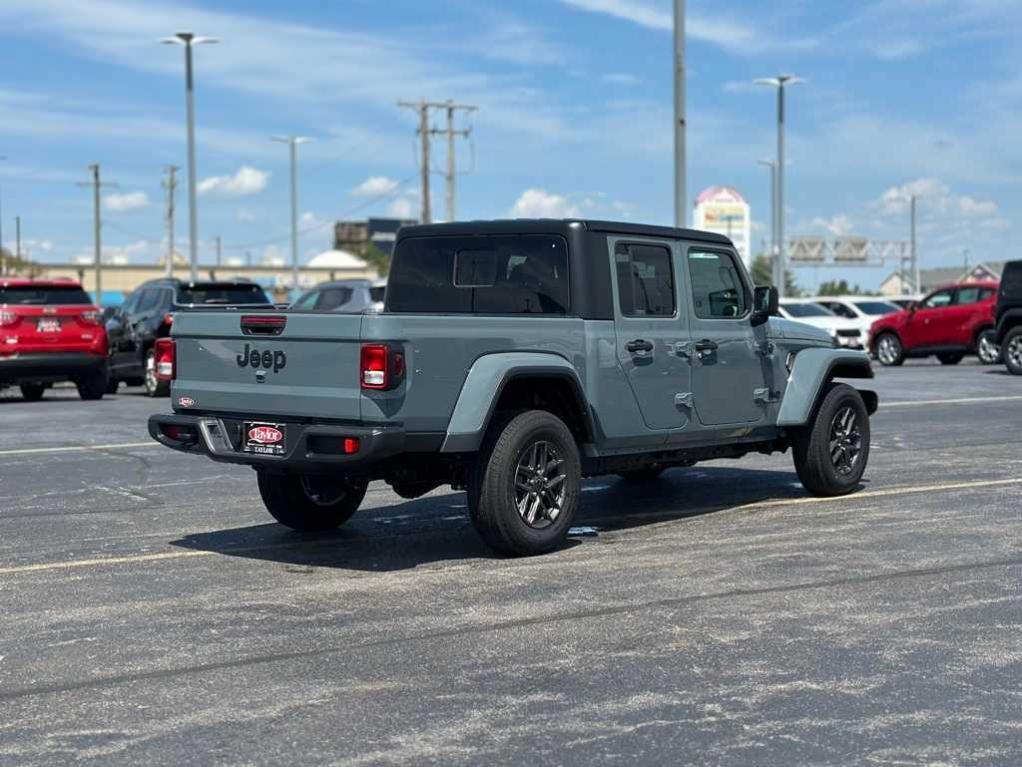 new 2024 Jeep Gladiator car, priced at $45,424