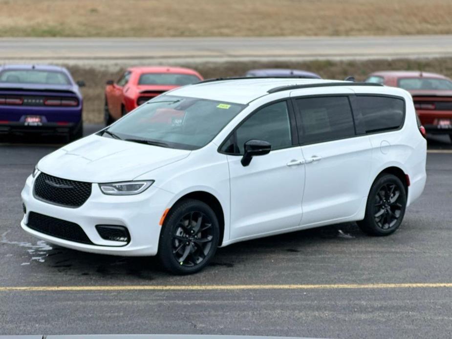 new 2024 Chrysler Pacifica car, priced at $48,195