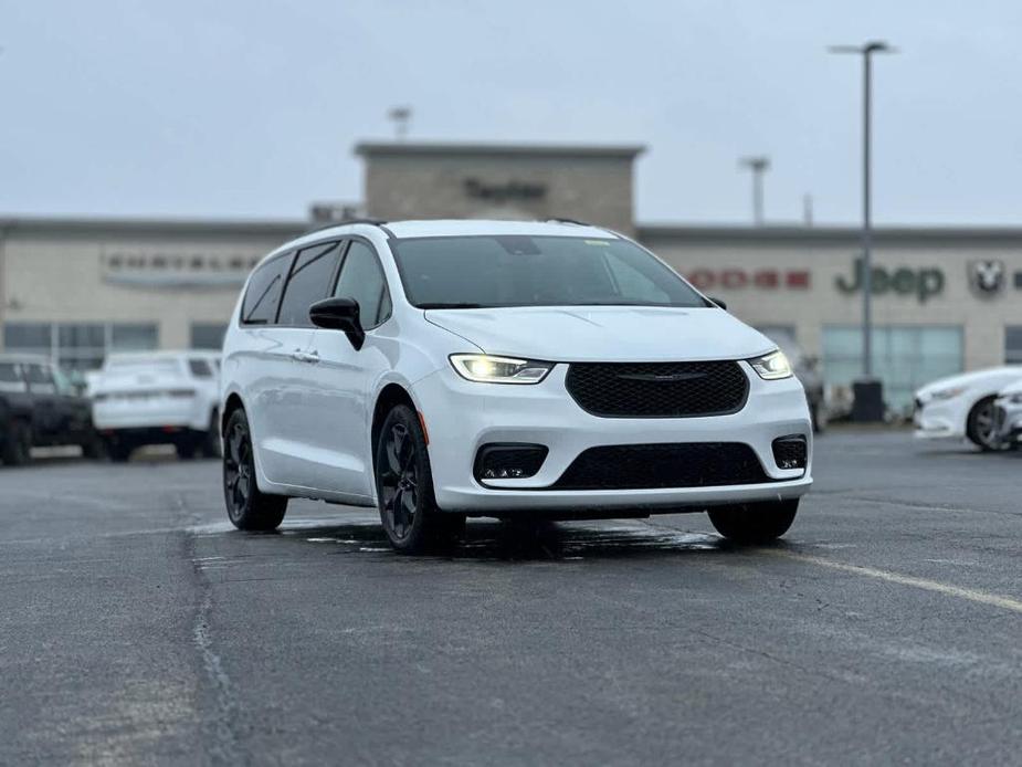 new 2024 Chrysler Pacifica car, priced at $41,398