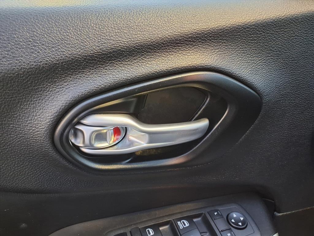 used 2022 Jeep Cherokee car, priced at $26,182