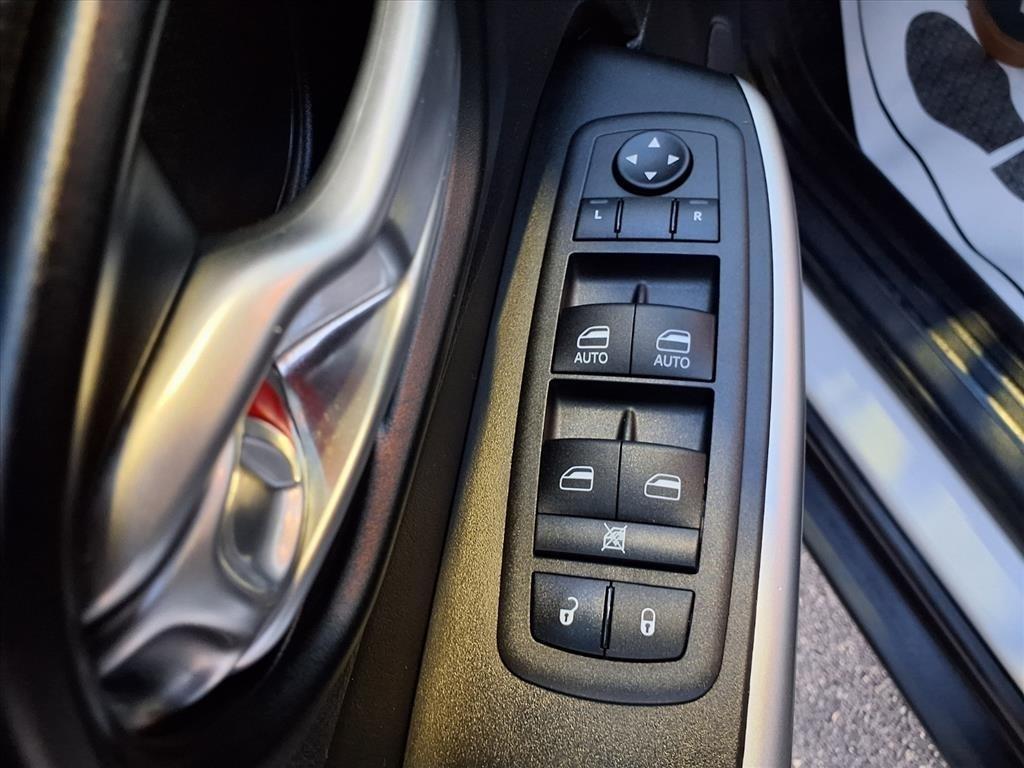 used 2022 Jeep Cherokee car, priced at $26,182