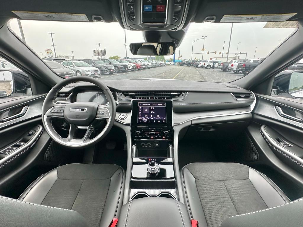 new 2025 Jeep Grand Cherokee car, priced at $41,684