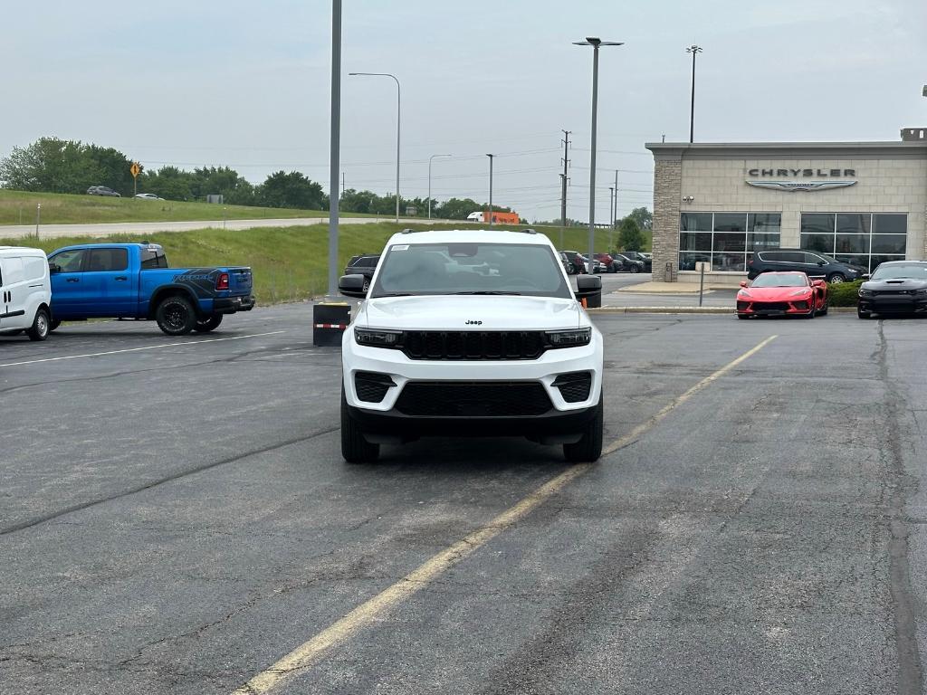 new 2025 Jeep Grand Cherokee car, priced at $41,684