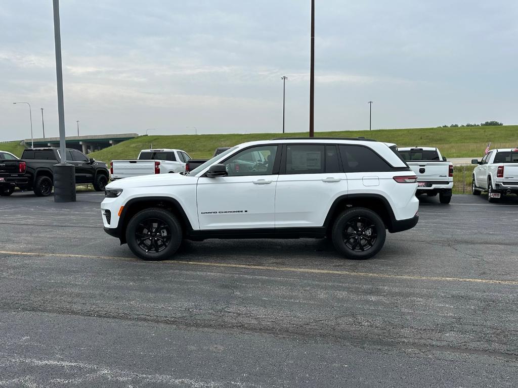 new 2025 Jeep Grand Cherokee car, priced at $41,684