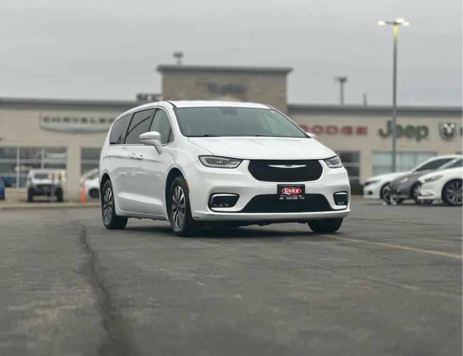 used 2022 Chrysler Pacifica Hybrid car, priced at $26,088