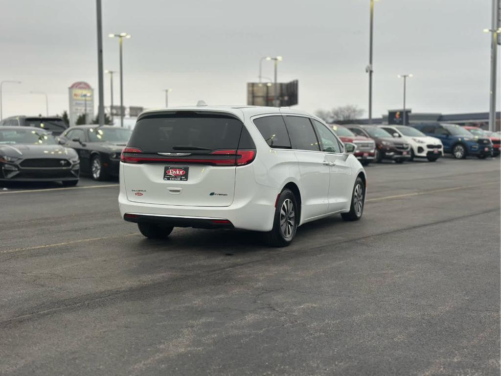 used 2022 Chrysler Pacifica Hybrid car, priced at $27,000