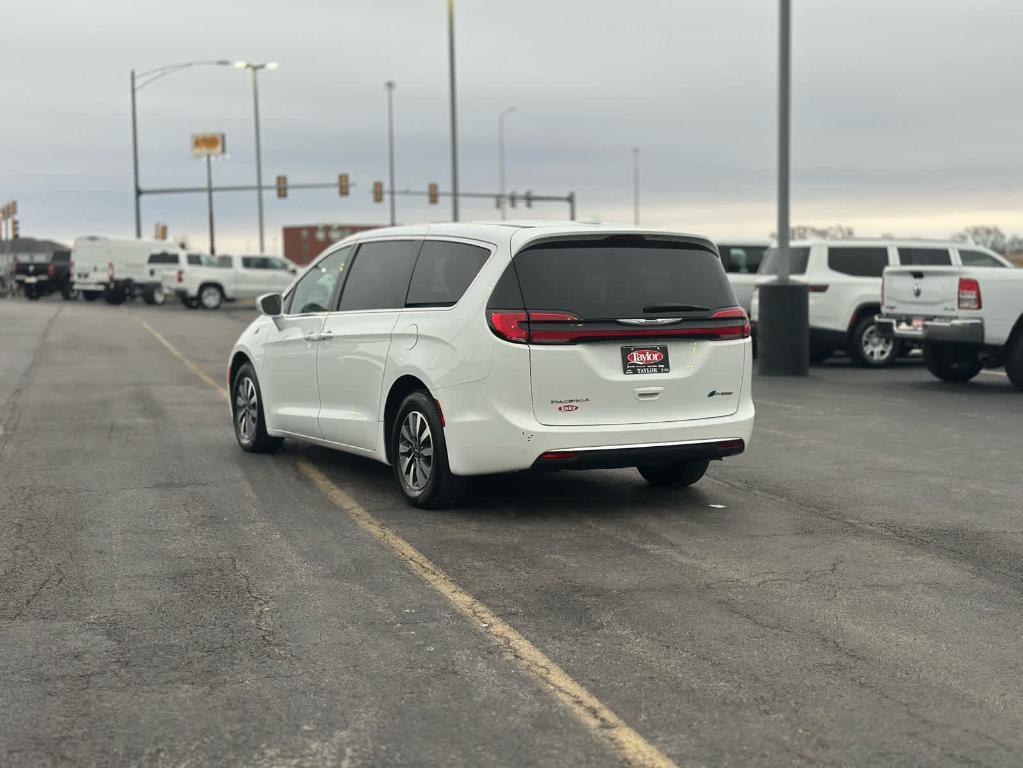 used 2022 Chrysler Pacifica Hybrid car, priced at $27,000