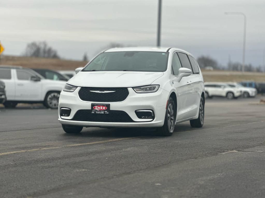 used 2022 Chrysler Pacifica Hybrid car, priced at $27,000