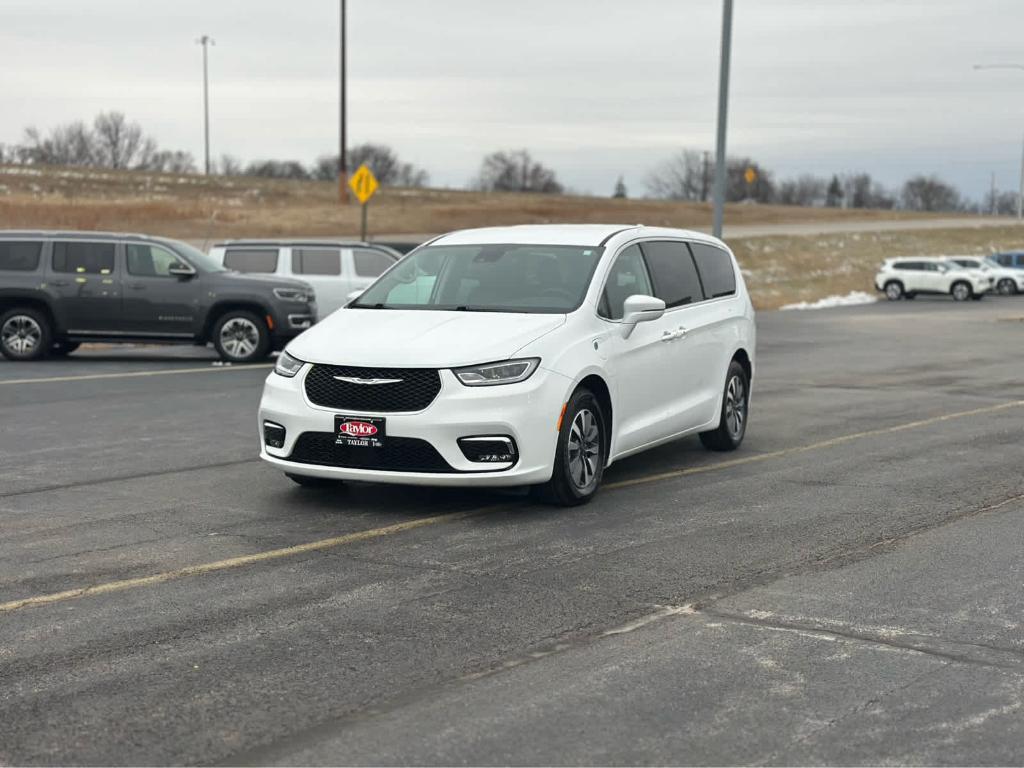 used 2022 Chrysler Pacifica Hybrid car, priced at $27,000